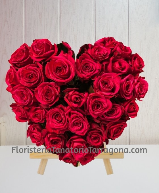 Corazón para difuntos rosas rojas especial para tanatorios de Tarragona