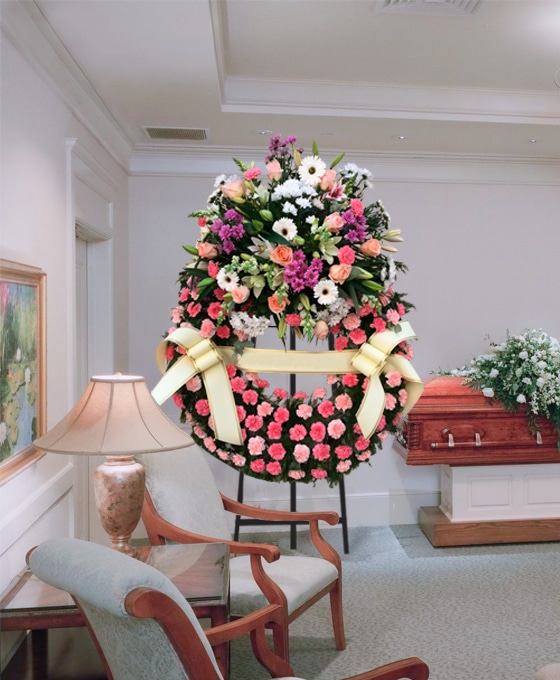 Corona de flores funebres para difuntos